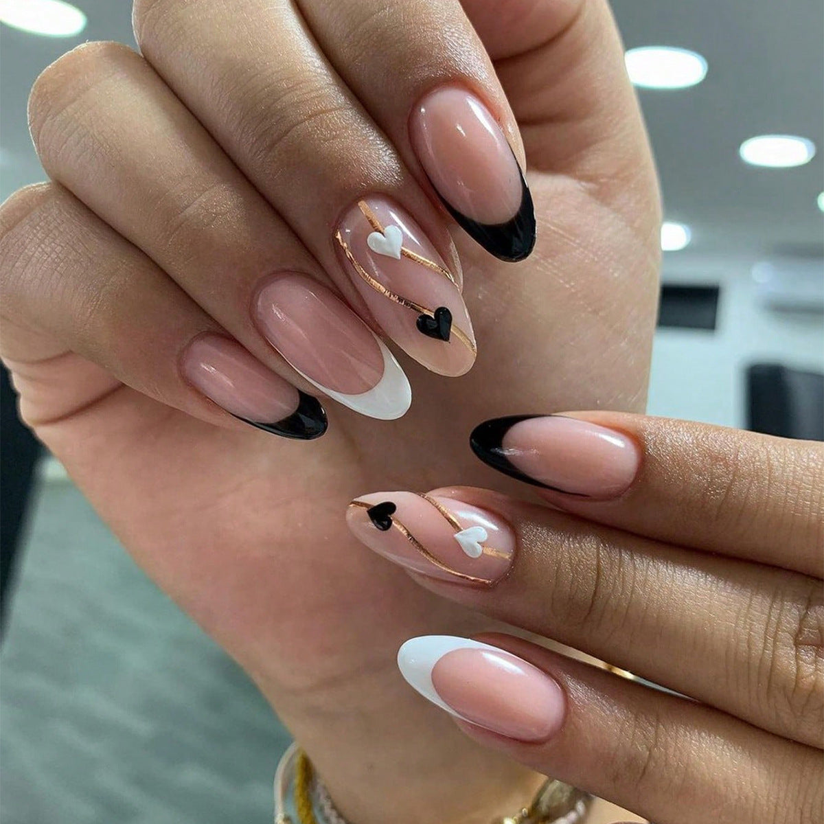 Künstlerisches Herz-Akzent Press-On Nagelset Brehn