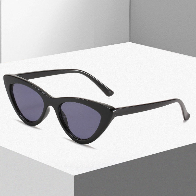 Damen Cat-Eye Sonnenbrille mit futuristischem Design und robustem Rahmen Brehn
