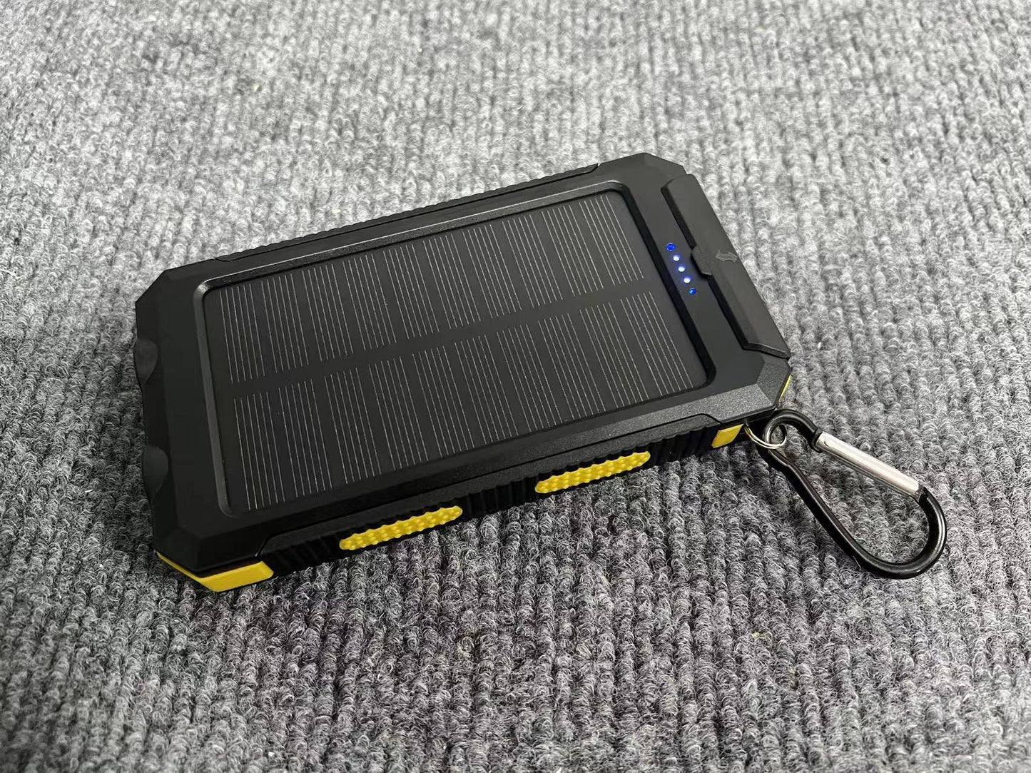 Tragbare Solar-Powerbank mit Integrierter Ladesteckerfunktion Brehn