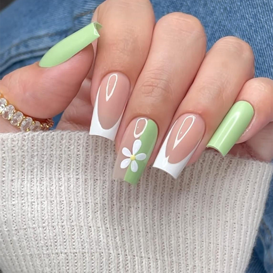 Dekoratives Floral Press-On Nagelkunstset mit 3D-Blumenakzenten Brehn