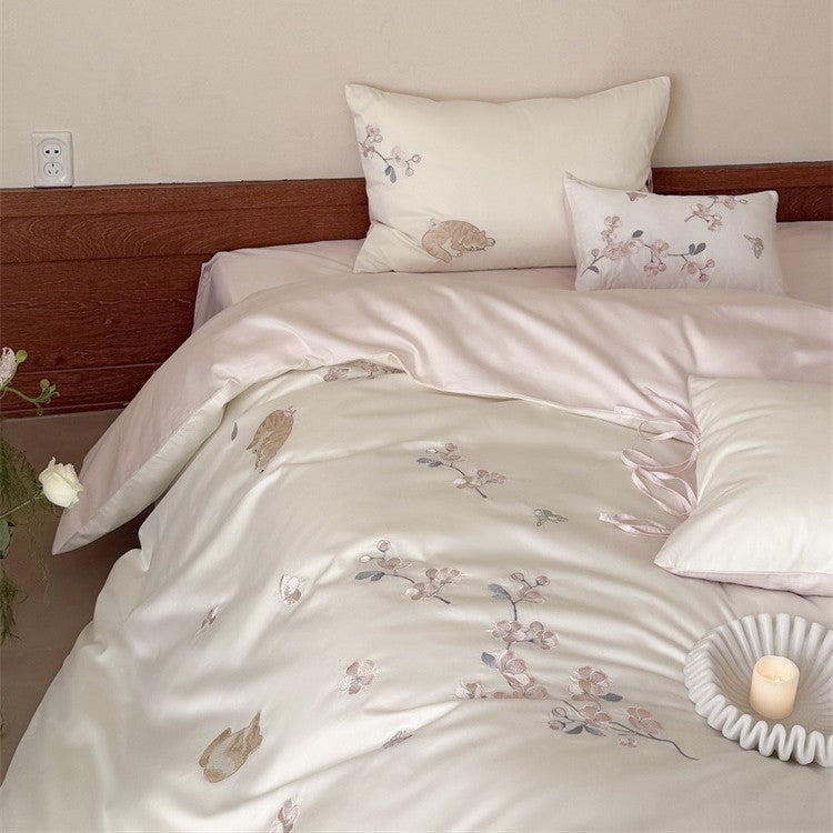 Elegante bestickte Bettwäsche-Garnitur aus Baumwollsatin mit Katzen‑ und Blumenmotiv Brehn