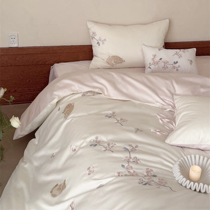 Elegante bestickte Bettwäsche-Garnitur aus Baumwollsatin mit Katzen‑ und Blumenmotiv Brehn