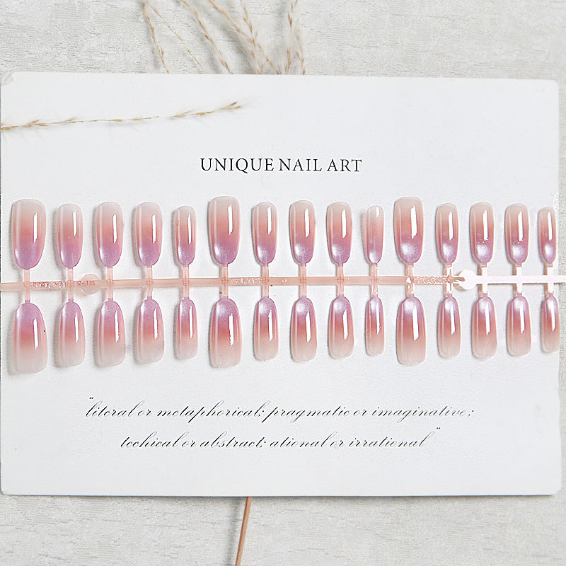 Kunstnagelset mit elegantem Ombre-Design und glänzendem Finish Brehn