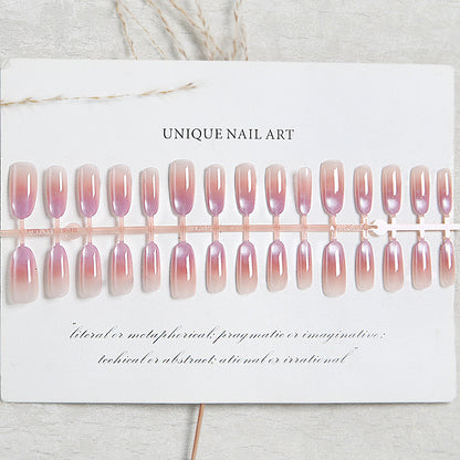 Kunstnagelset mit elegantem Ombre-Design und glänzendem Finish Brehn