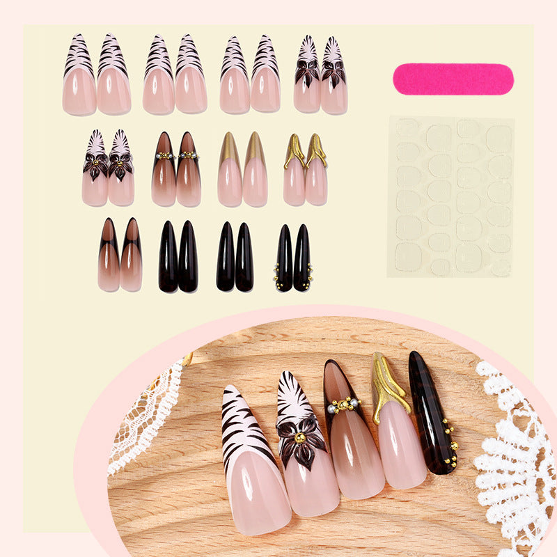 Künstlerisches Stiletto Press-On Nagelset mit kreativen Mustern Brehn