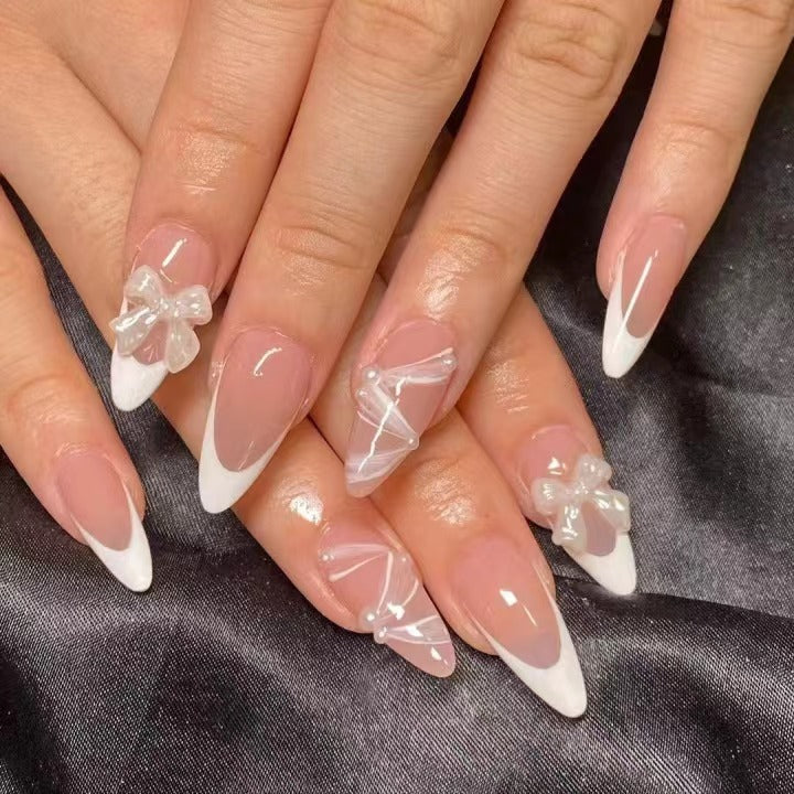 Kunstnagelset mit eleganten 3D-Schleifen und Spitzenverzierungen Brehn