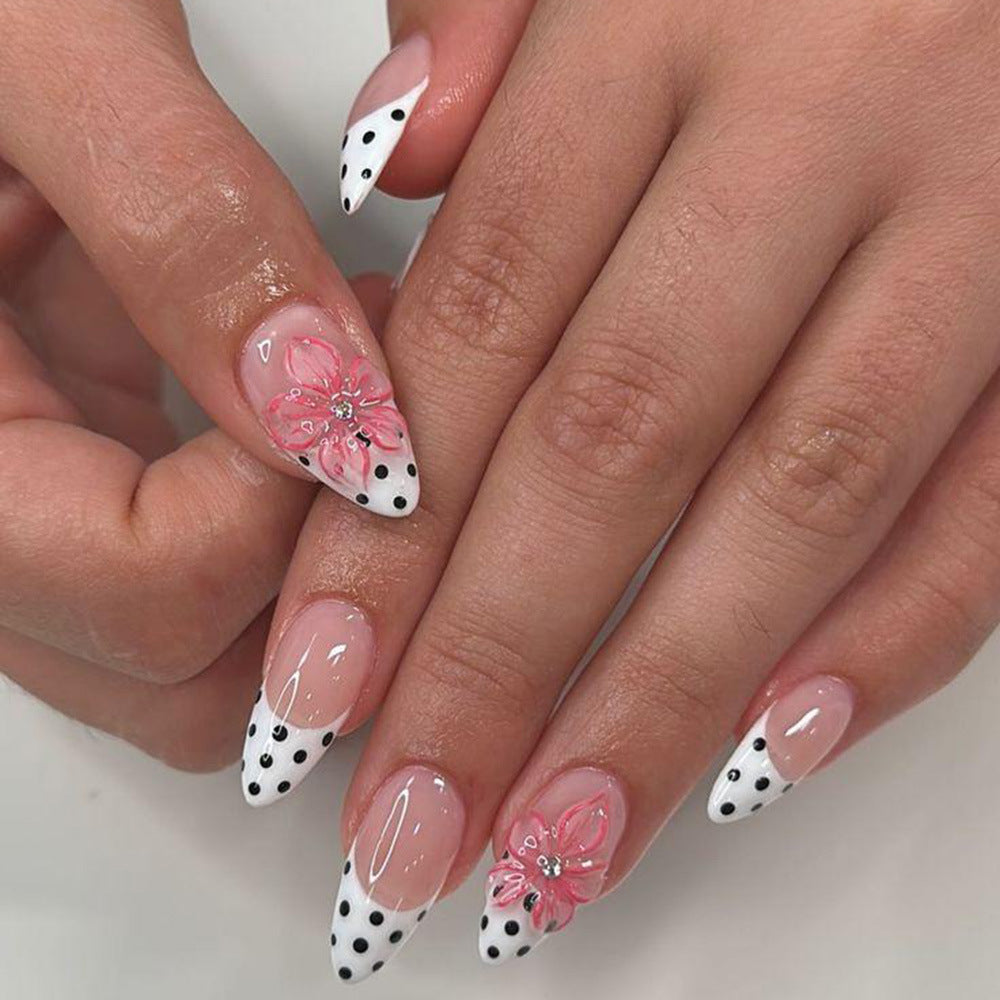 Kunstnägel mit Elegantem Blüten-Design und Punkten Brehn