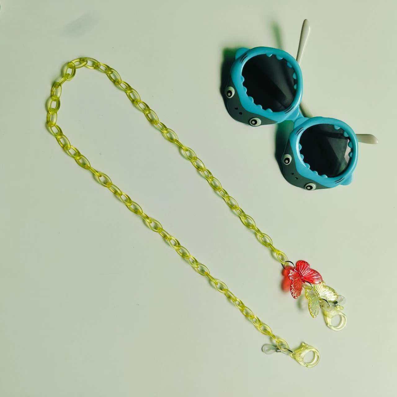 Modische Kette mit Schmetterlings-Haken Von Brehn