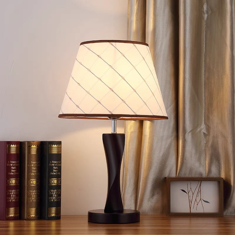 Elegante dekorative Tischlampe