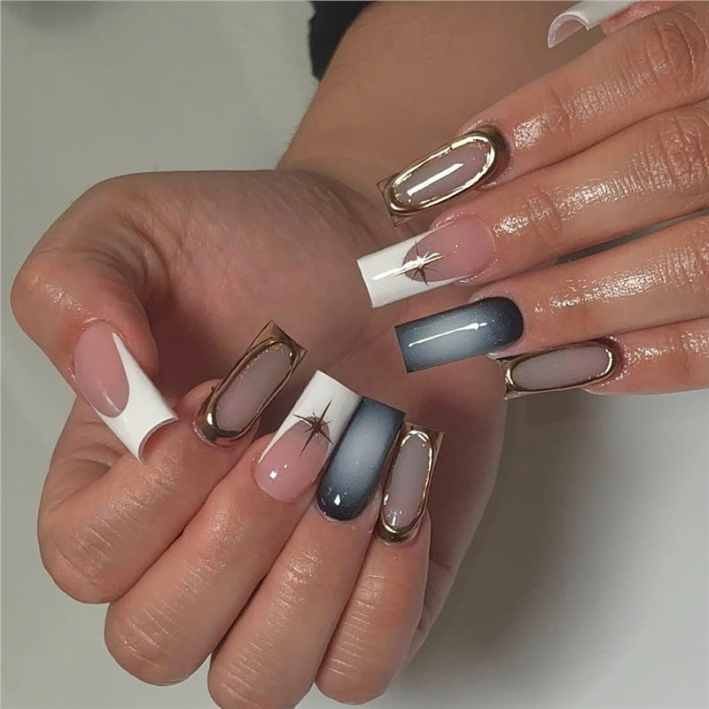 Elegante Stiletto-Nagelverlängerungen mit goldenen Akzenten Brehn