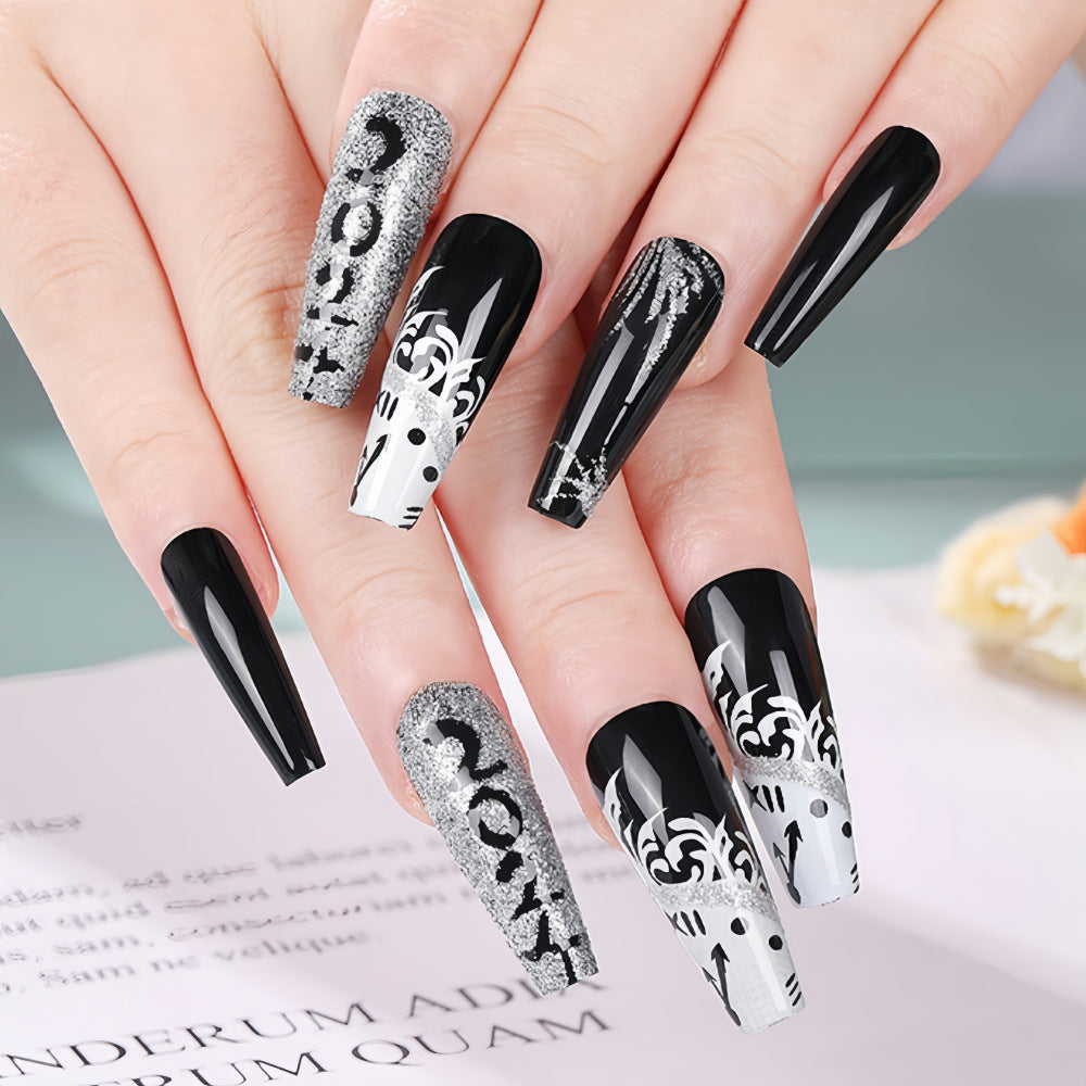 Kunstnägel im eleganten Schwarz-Weiß-Design Brehn