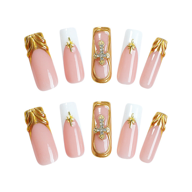 Kreatives Kunstnagelset mit glitzernden Goldverzierungen Brehn