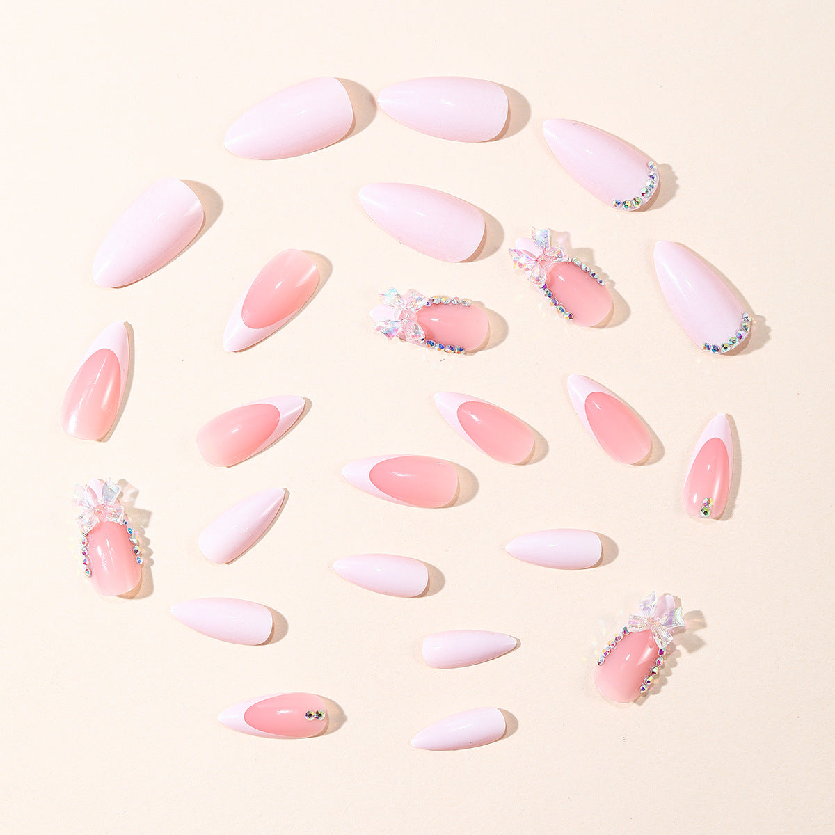 Elegantes Stiletto-Nagelkunst-Set mit Edelsteinakzenten Brehn