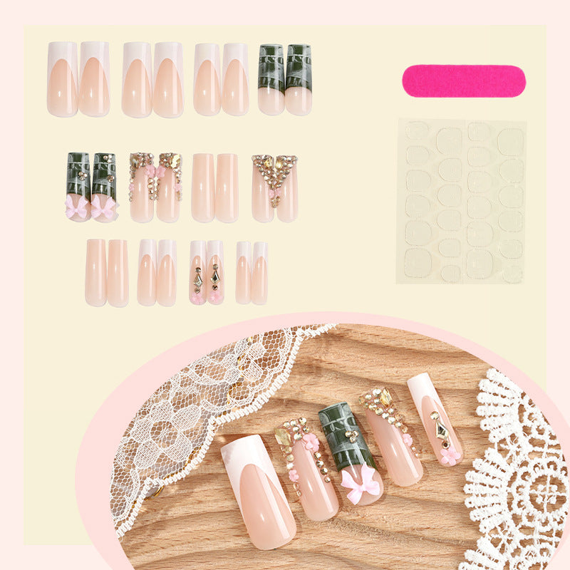Kunstnagel-Set mit luxuriösen Verzierungen Brehn
