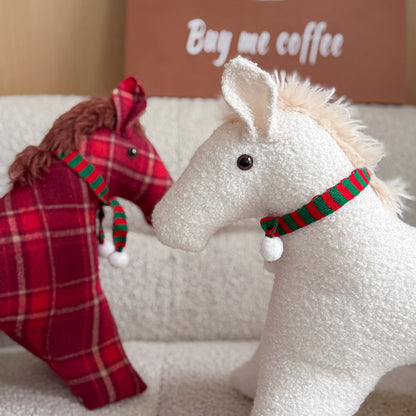 Dekoratives Kuschelpferd aus Teddy-Fleece als Deko- und Spielkissen