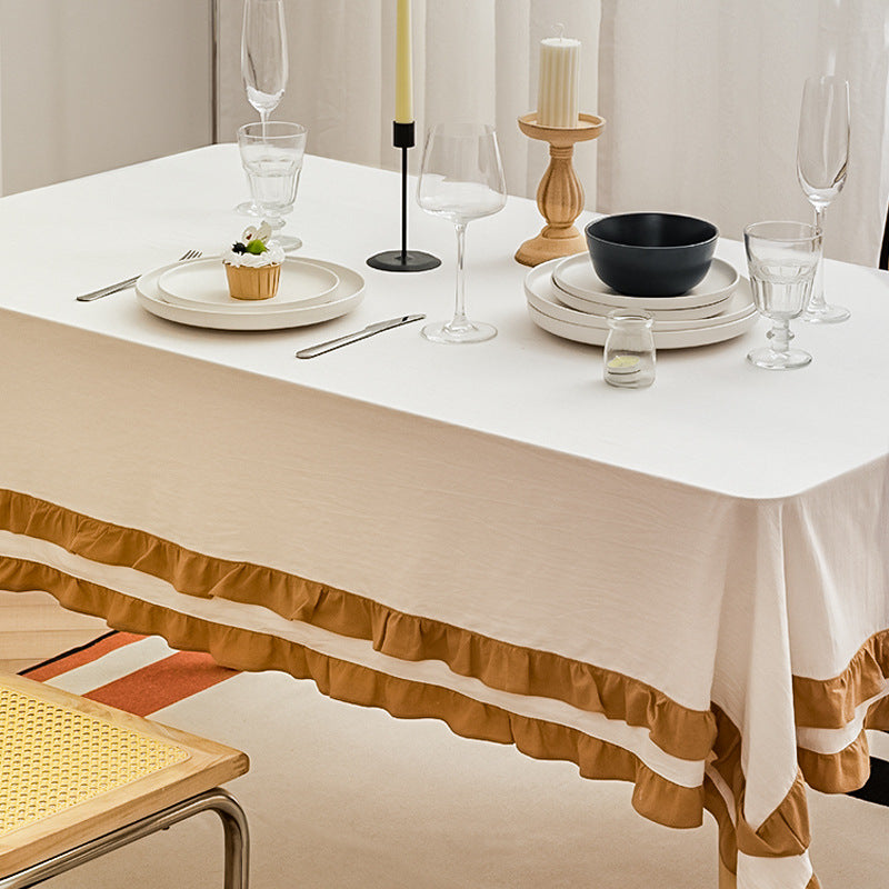 Rundtischdecke mit gestepptem Strukturrelief und zweilagigem Volant Brehn