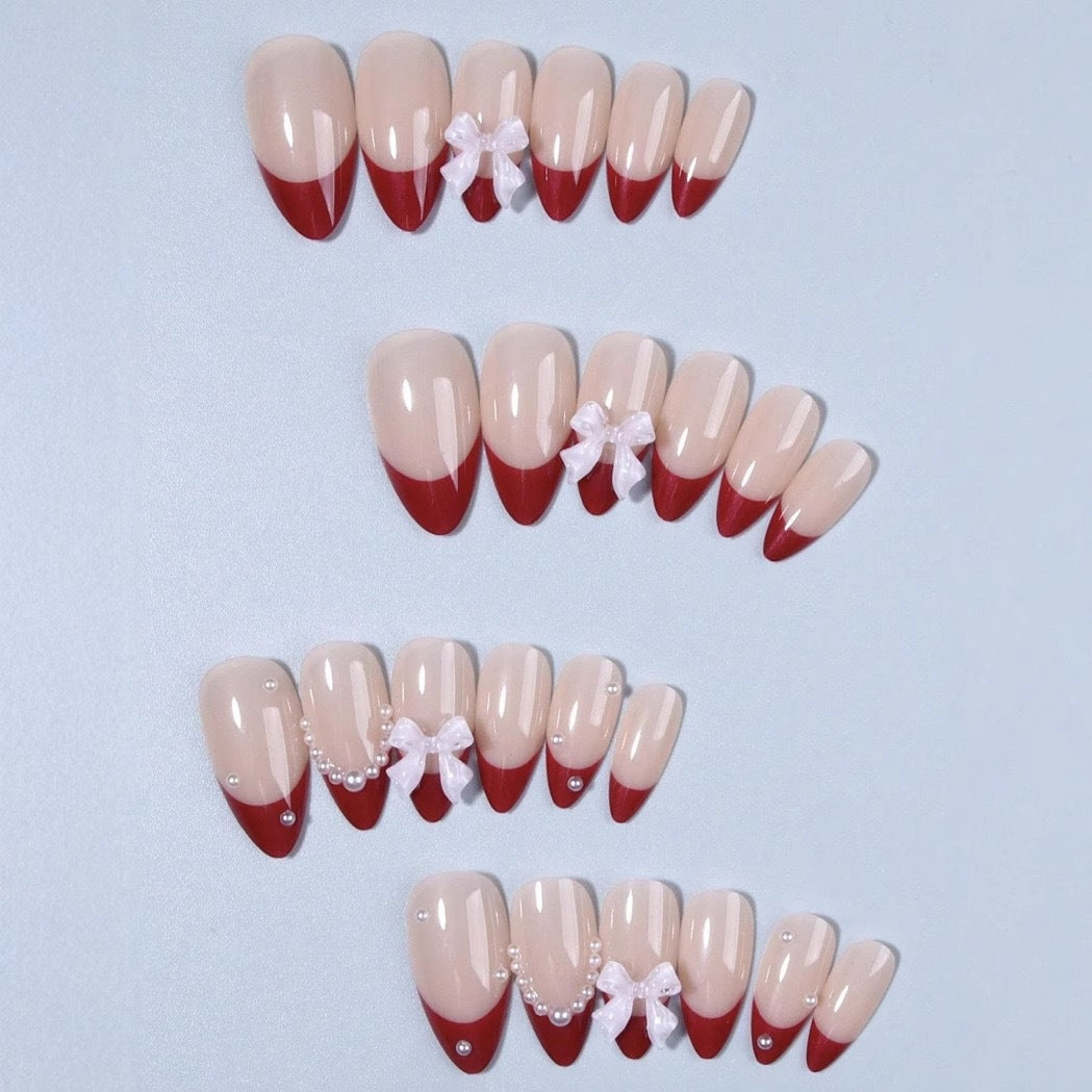 Kunstnagelset mit glamourösen Strass- und Schleifenverzierungen Brehn