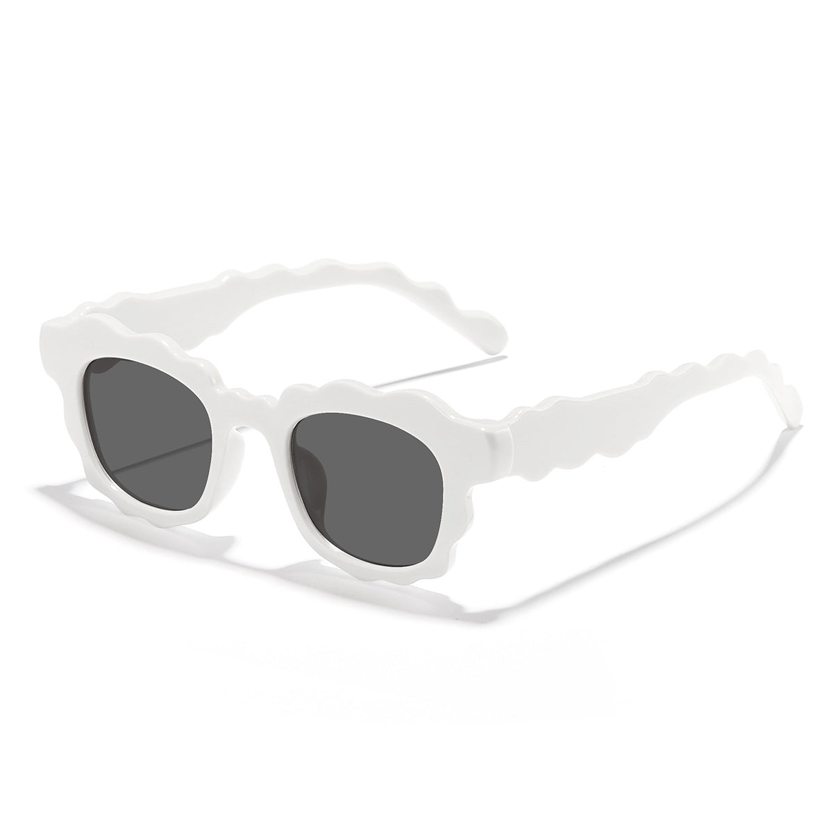Damen auffällige Sonnenbrille im kreativ gestalteten Wolkenrahmen Brehn
