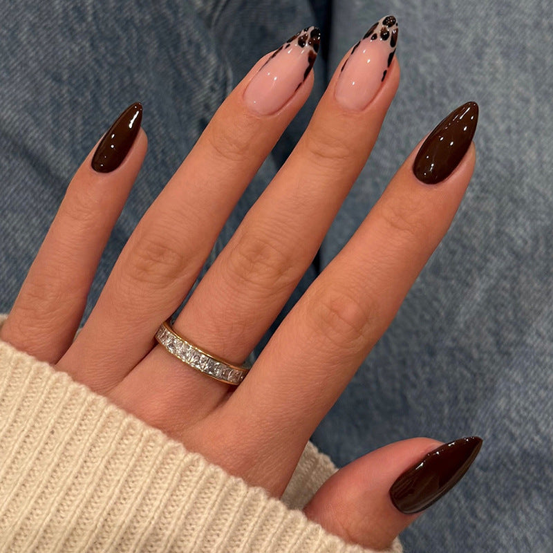 Kunstnagelset mit eleganten Designs Brehn