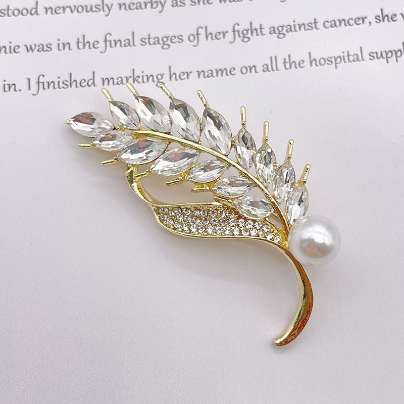 Elegante Brosche mit Glitzerstein und Perle Brehn