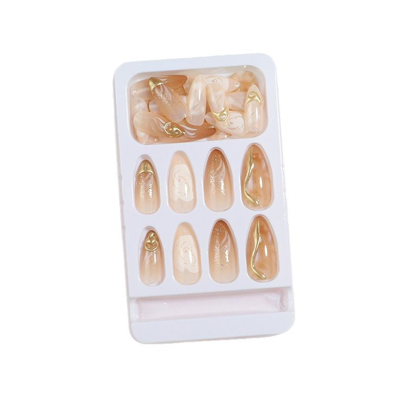 Künstlerisches Press-On Nagelset mit Gold- und Blumenakzenten Brehn