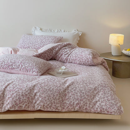 Plüsch-Bettwäsche-Set mit Animal-Print und extrafluffiger Minky-Oberfläche