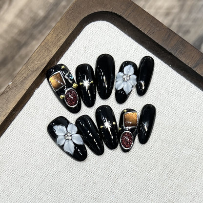 Dekoratives Press-On-Nagelkunstset mit floralen und Kristallakzenten Brehn