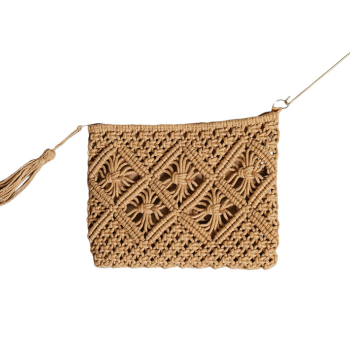 Makramee Clutch mit Quastendetails Brehn