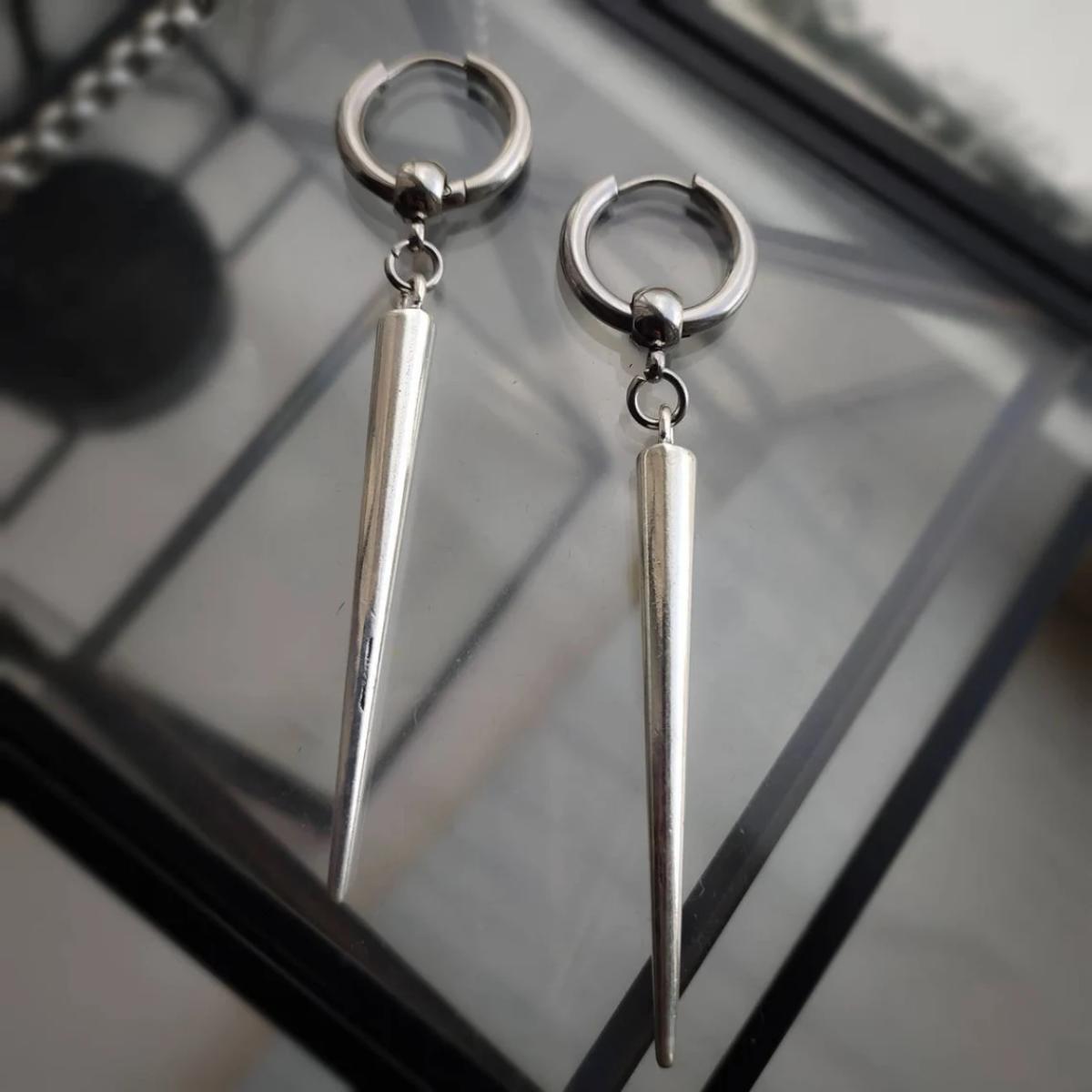 Hängende Spikes Ohrringe Brehn