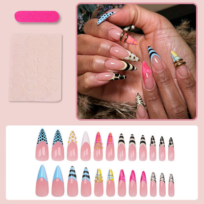 Kunstnagelset mit trendigen geometrischen und modernen Designs Brehn