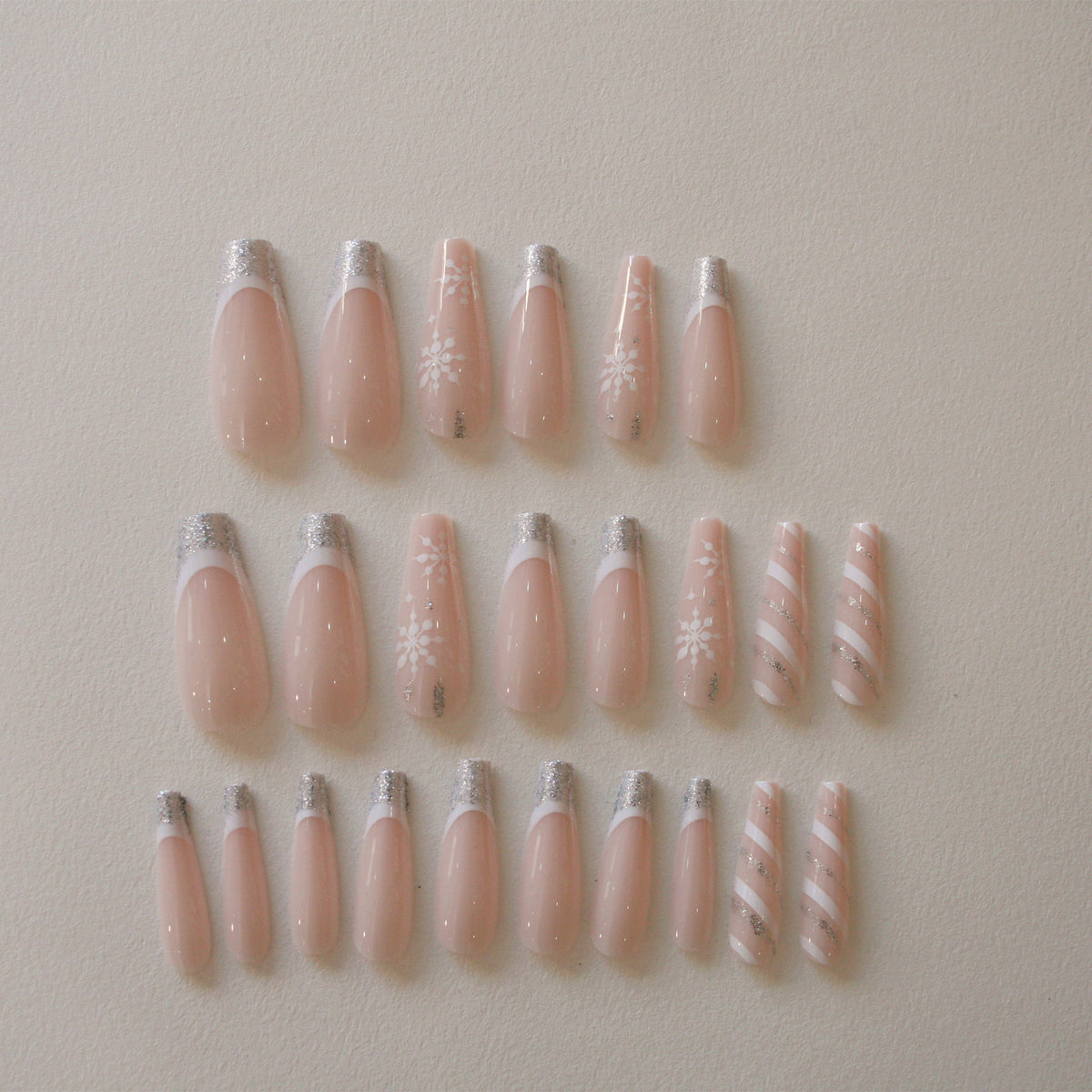 Glamouröse Nageltips mit Glitzerspitze Brehn
