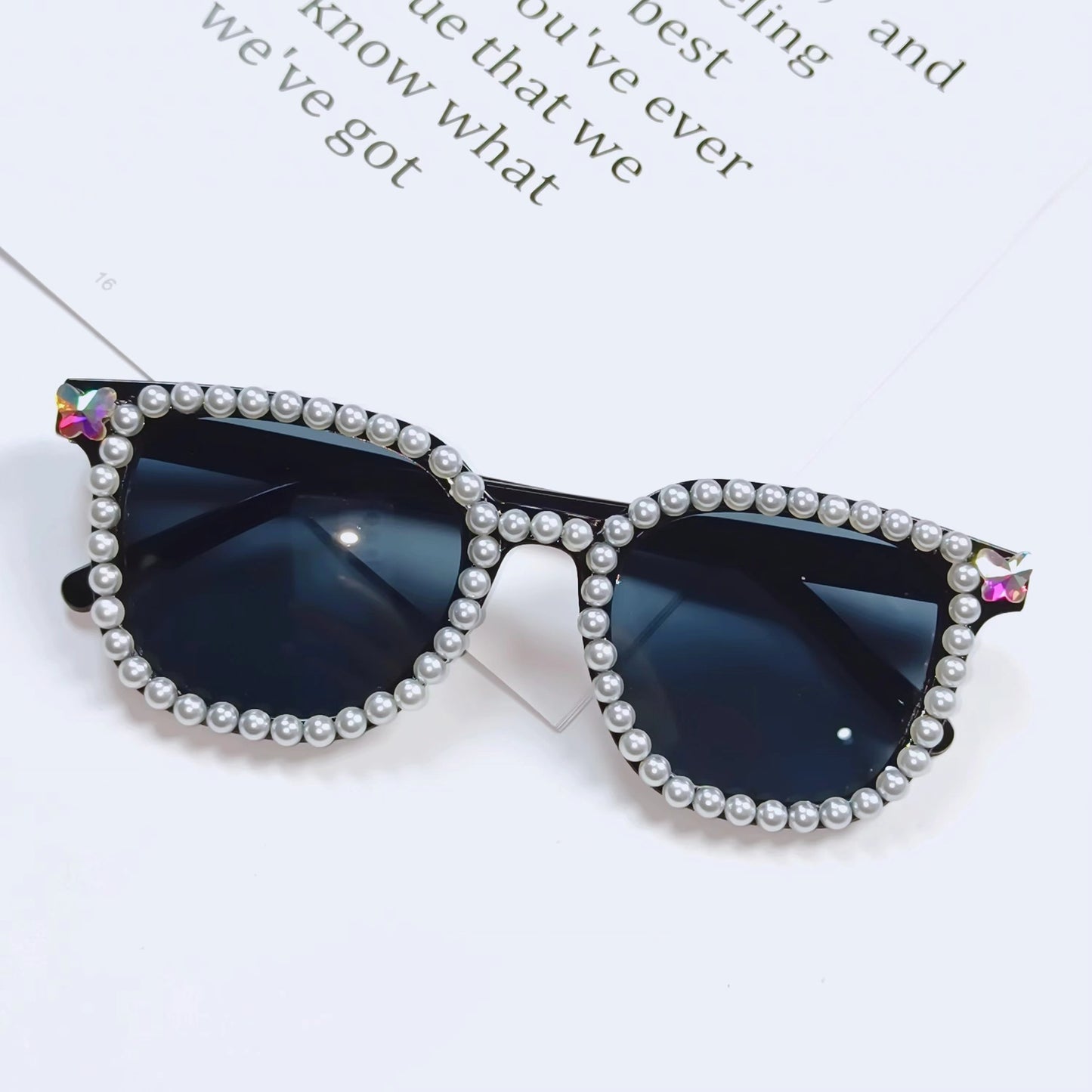 Damen Glamouröse Sonnenbrille mit Perlenrahmen Brehn