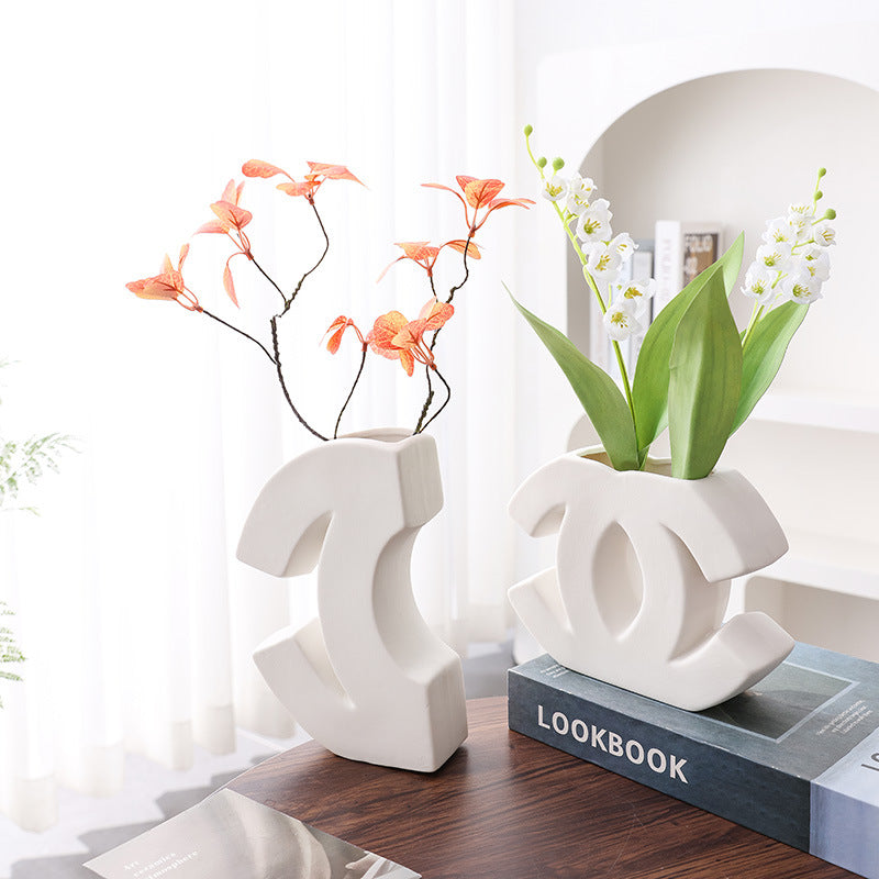 Abstrakte geometrische Keramikskulptur