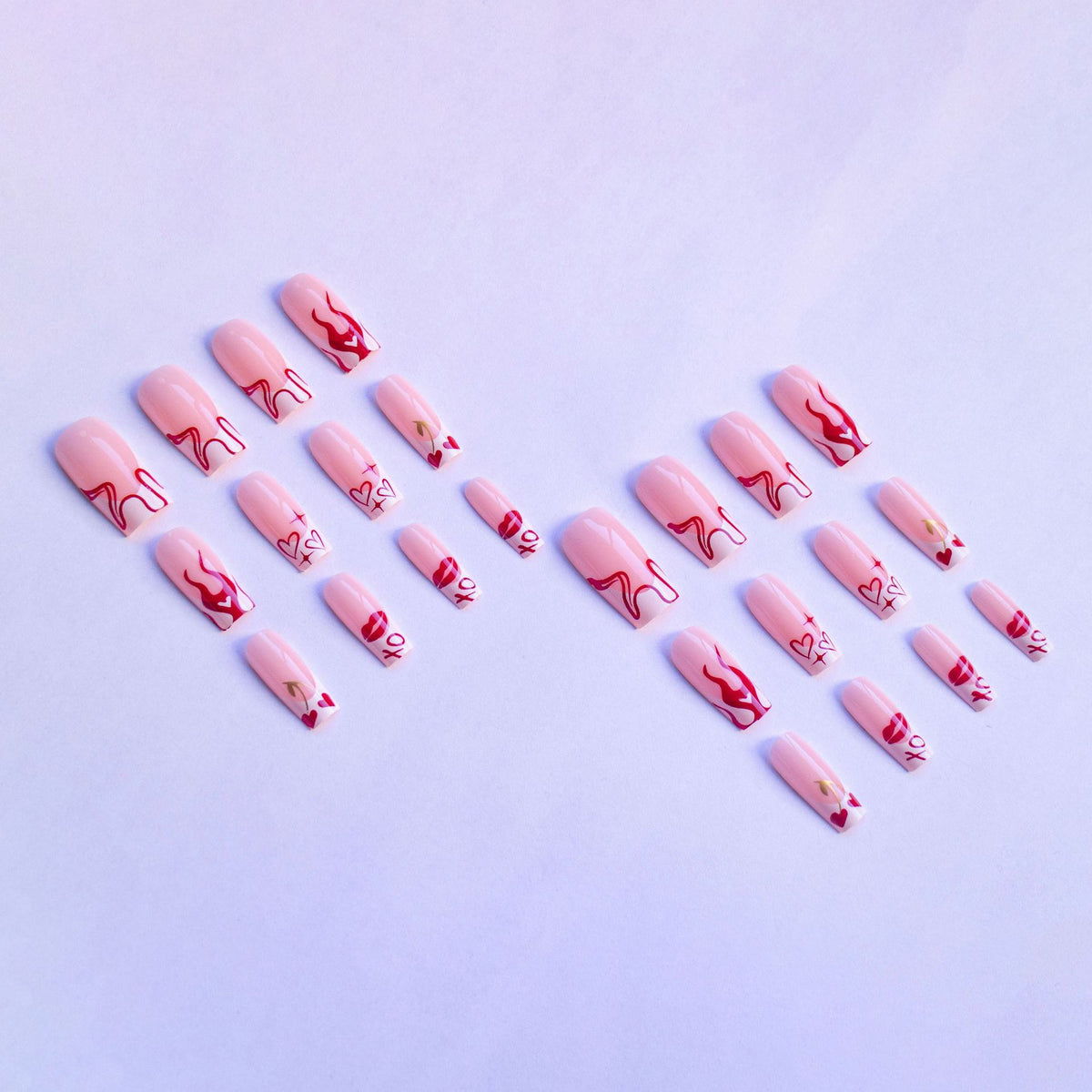 Künstlerisches Nageldesign-Set mit Herz- und Flammendesigns
