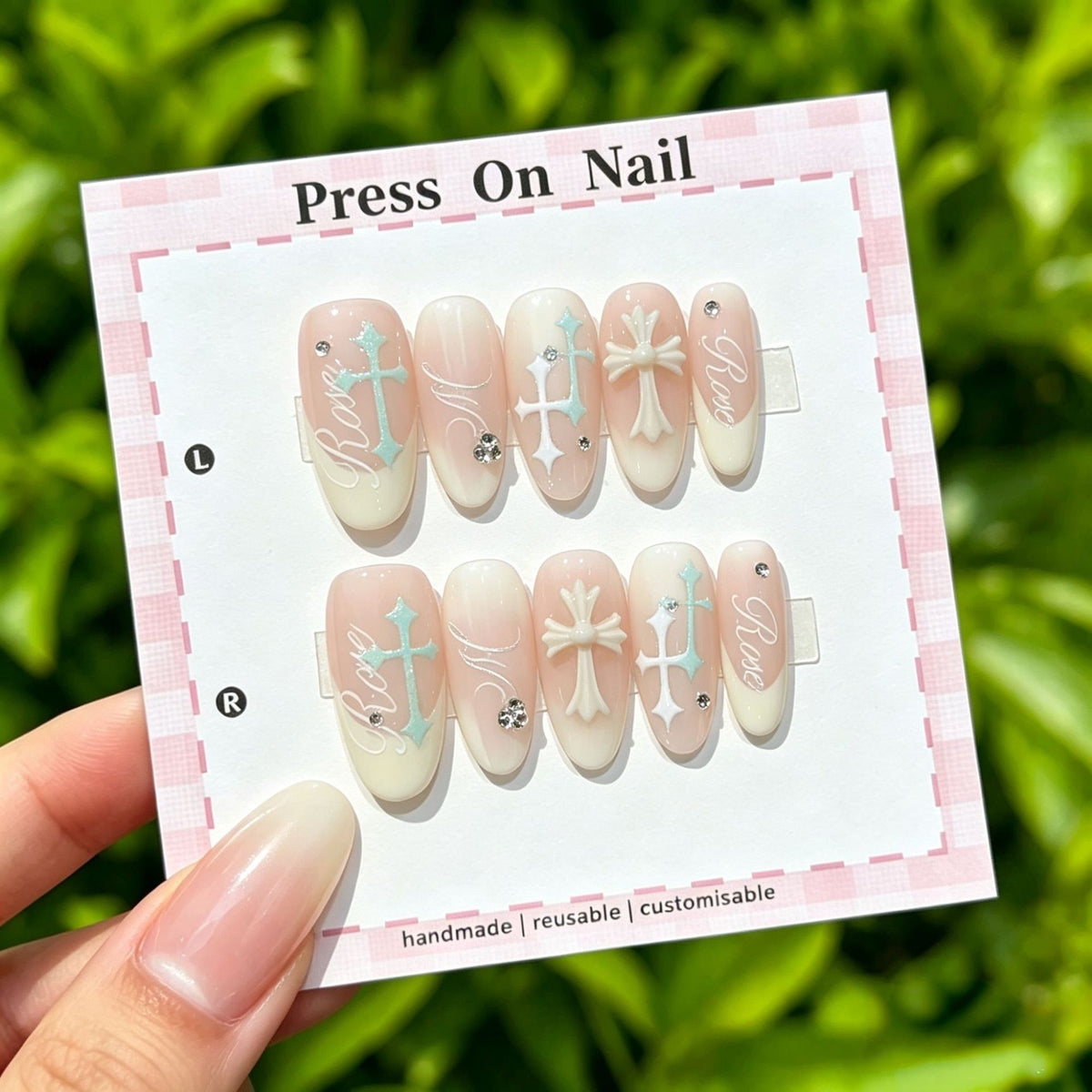 Anpassbares Press-On Nail Art Set mit dekorativem Blumen- und Kreuzdesign