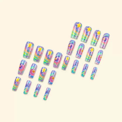 Glitzerndes Kunstnagelset mit buntem Spiral-Design und Sternenakzenten Brehn