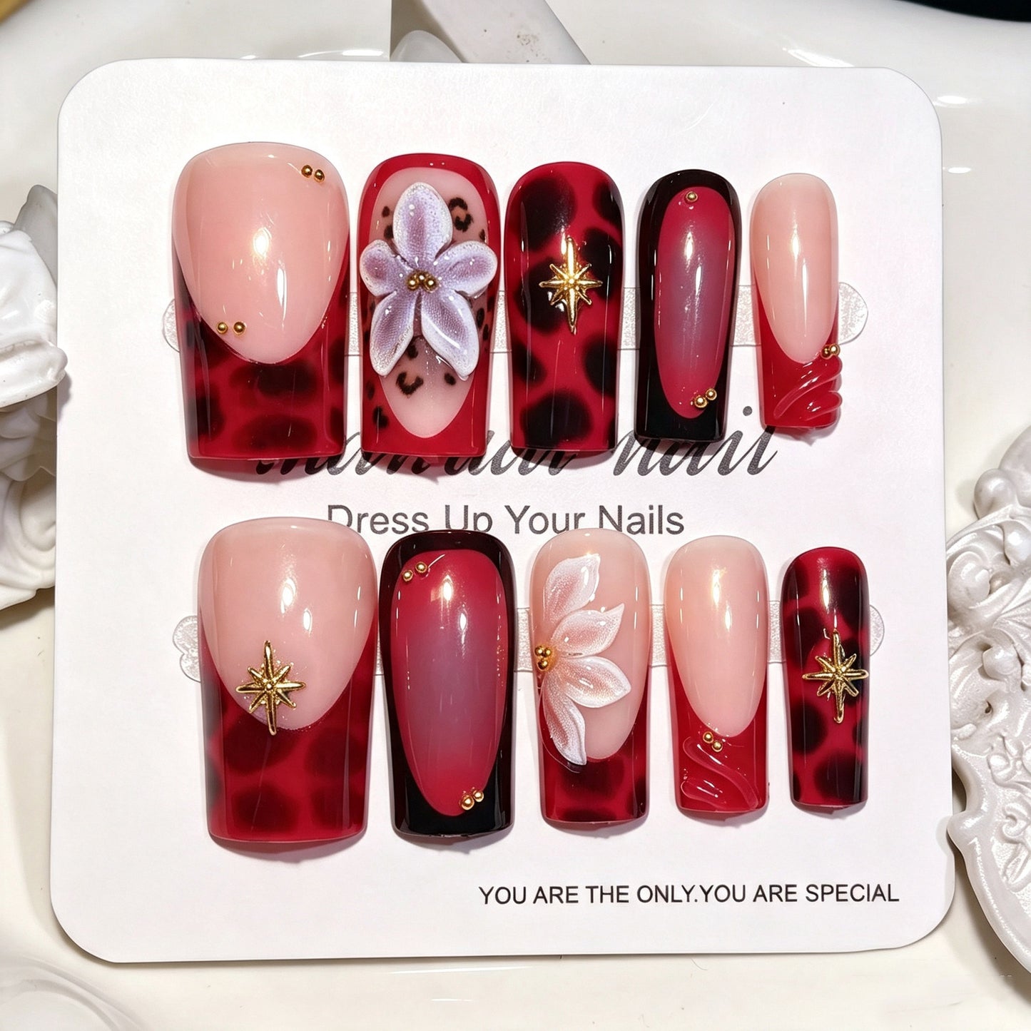Künstlerisches Floral Press-On Nagelset Brehn
