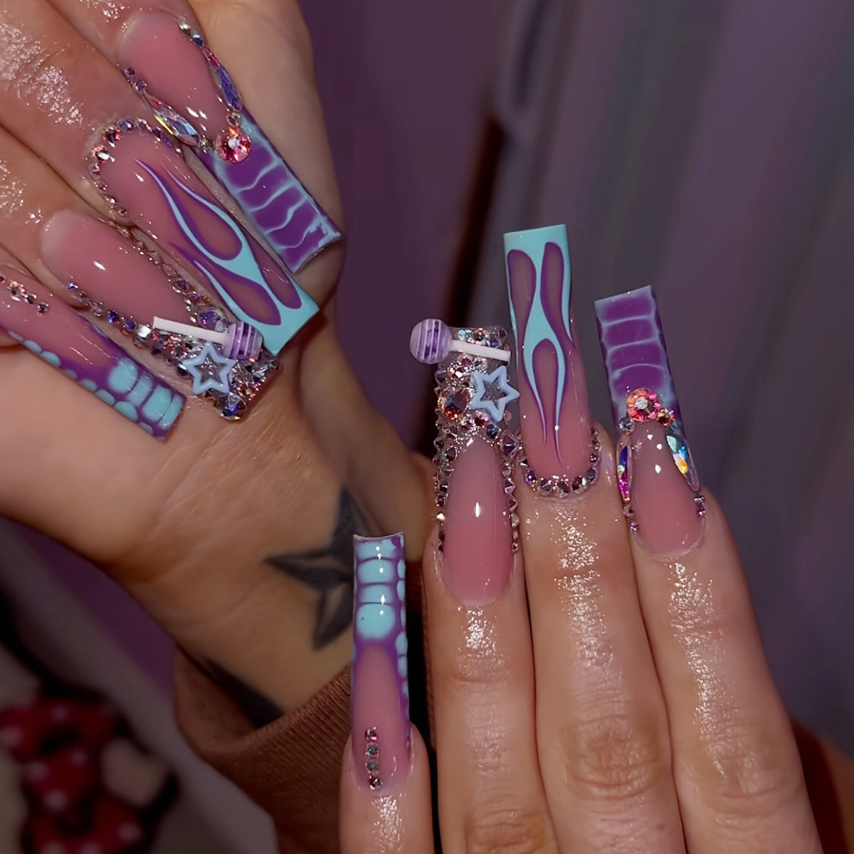 Künstlerische Lange Nail Art Extensions Brehn