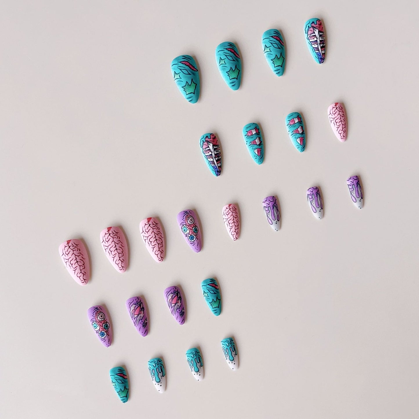 Kreatives Kunstnagelset mit farbenfrohen 3D-Motiven Brehn