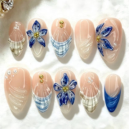 Elegantes Nagelkunst-Set mit Floralen Applikationen Brehn