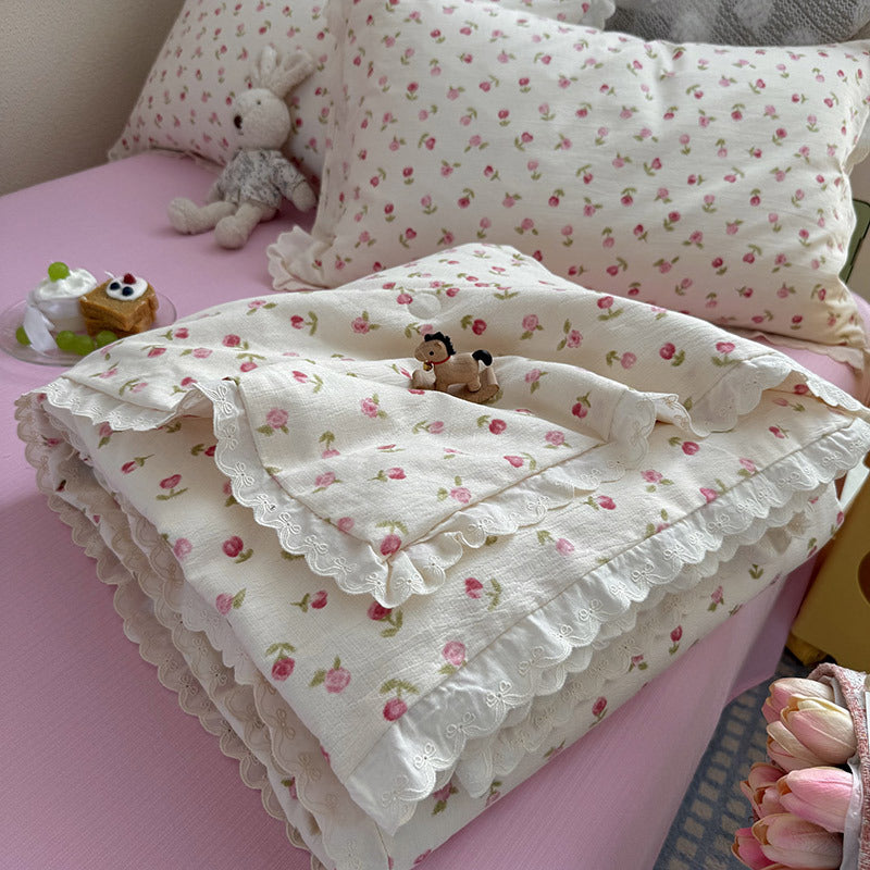 Damen Kuschelige Tagesdecke mit verspieltem Blumenmuster Brehn