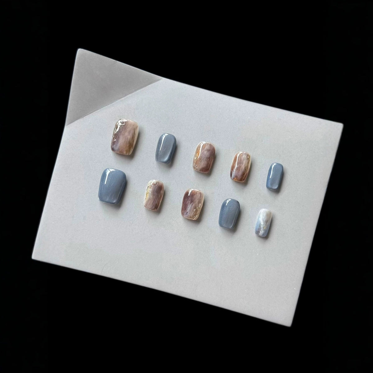 Künstlerische Press-On Nageldesigns