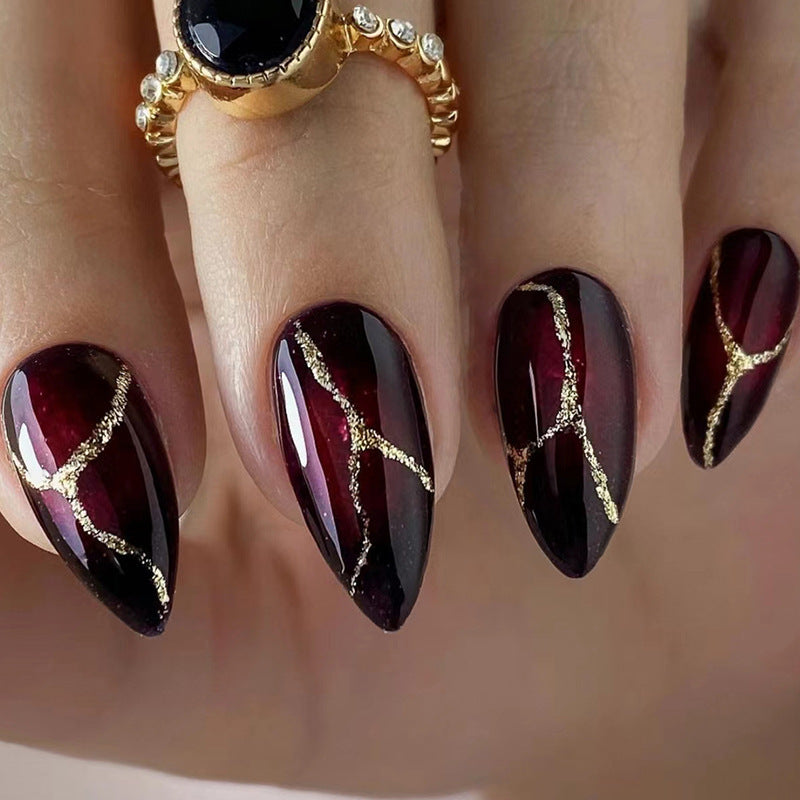 Künstlerische Spitz Press-On Nageldesigns Brehn