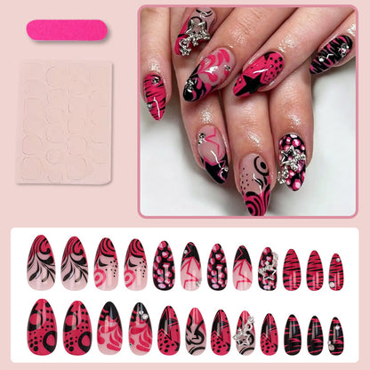 Kunstnagelset mit verspielten Mustern und Strassverzierungen Brehn