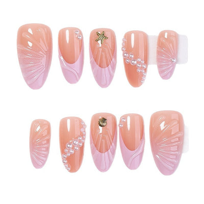Kunstnagelset mit eleganten Perlen- und Muschelmotiven Brehn