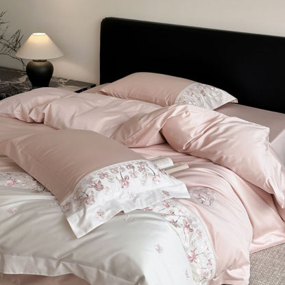 Luxuriöses Satin-Bettwäsche-Set mit floraler Stickkante