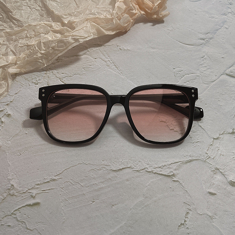 Modische Oversized Sonnenbrille Im Zeitgenössischen Design Brehn