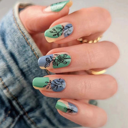 Nagelkunst mit Herz- und Lippenmotiven Brehn