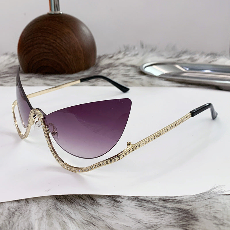 Damen extravagant geformte Cat-Eye Sonnenbrille mit funkelnden Applikationen Brehn