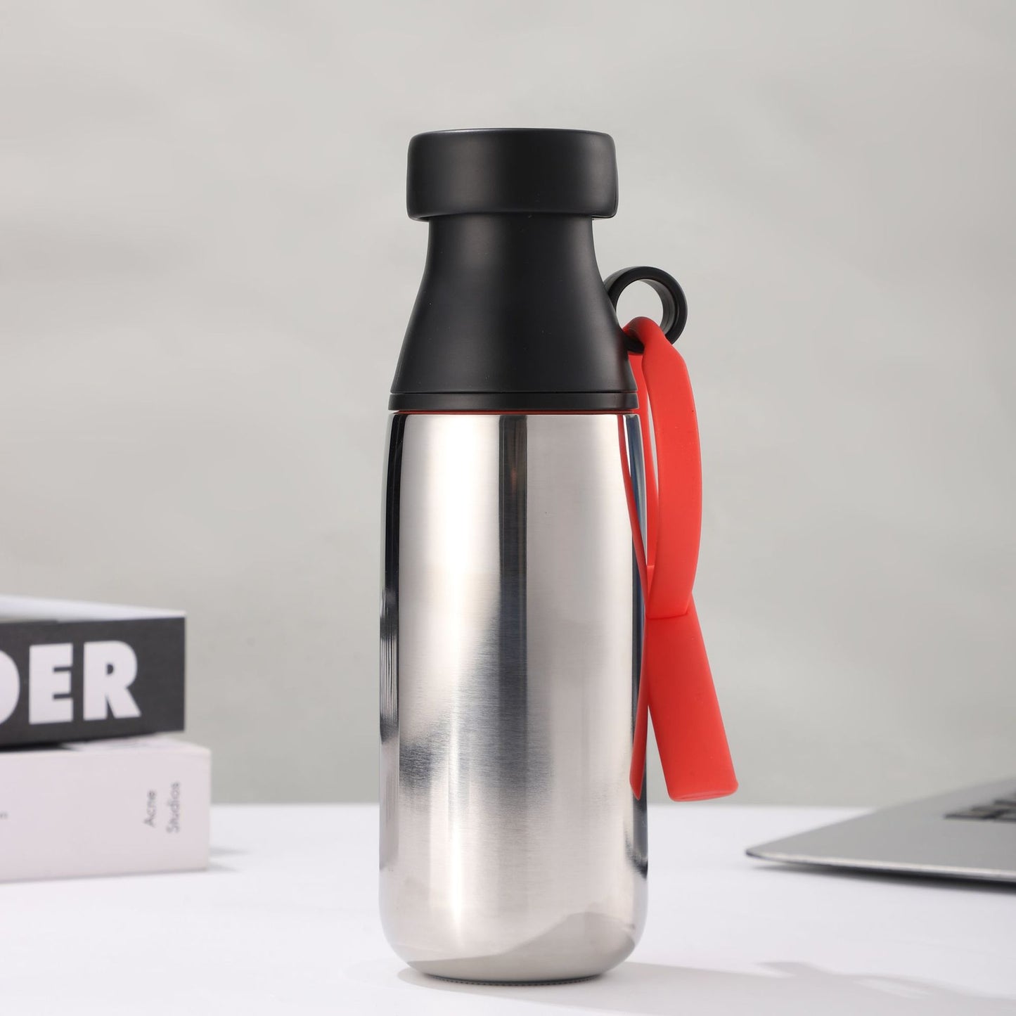 Damen isolierte Wasserflasche mit praktischer Trageschlaufe Brehn